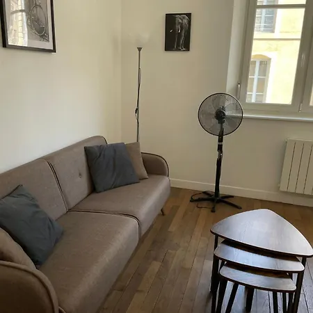 - Leon Xxv Apartment Sedan