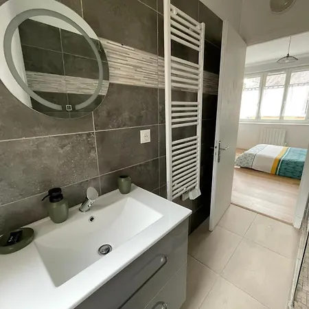 - Leon Xxv Apartment *