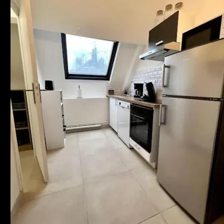- Leon Xxv Apartment