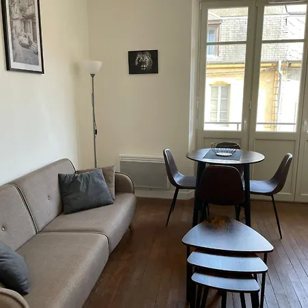 - Leon Xxv Apartment *